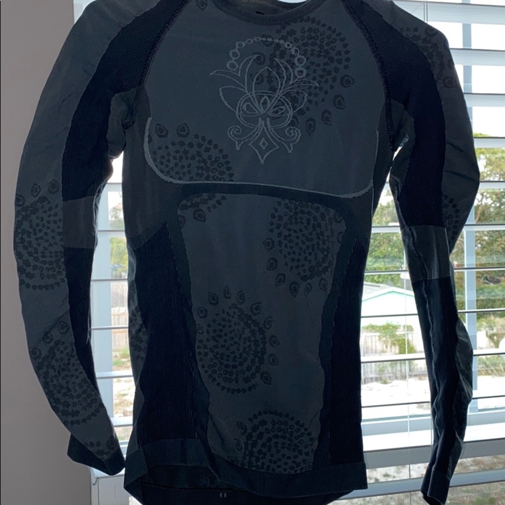 blue stretchy running shirt